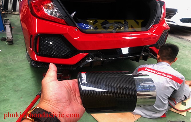 CHỤP PO AKRAPOVIC CACBON BÓNG