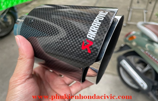 Lon Po Cacbon AKRAPOVIC Bóng